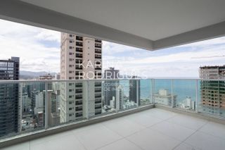 Excelente apartamento Vista Mar 3 suítes com 160 m²  ampla área de lazer de R$ 3.100.000,00 por R$ 2.540.000,00 na Meia Praia