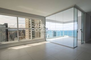 Excelente apartamento Vista Mar 3 suítes com 160 m²  ampla área de lazer de R$ 3.100.000,00 por R$ 2.540.000,00 na Meia Praia