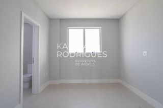 Excelente apartamento Vista Mar 3 suítes com 160 m²  ampla área de lazer de R$ 3.100.000,00 por R$ 2.540.000,00 na Meia Praia