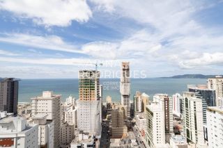 Excelente apartamento Vista Mar 3 suítes com 160 m²  ampla área de lazer de R$ 3.100.000,00 por R$ 2.540.000,00 na Meia Praia