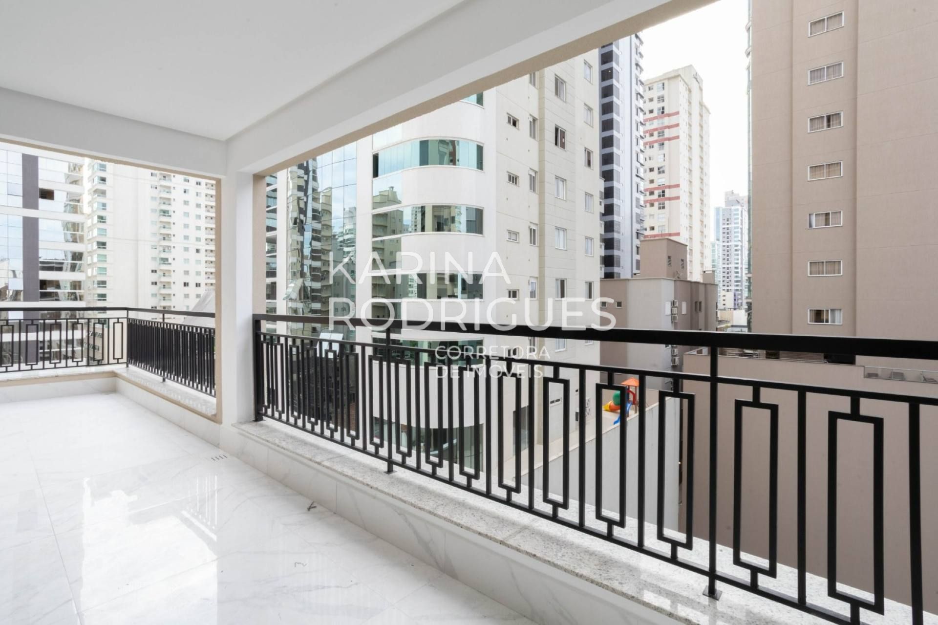 Excelente Apartamento 4 suítes e 3 vagas Padrão Dallo ampla área de Lazer no Rooftop