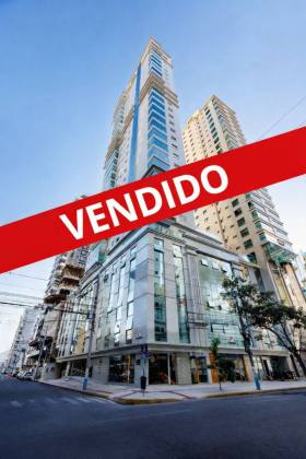 Lindo apartamento 3 suítes e 2 vagas mobiliado em Meia Praia