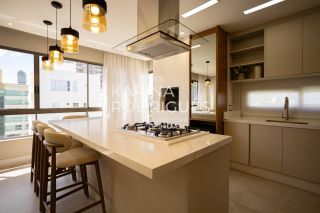 Lindo apartamento finamente mobiliado 4 suítes  e 4 vagas de garagem Quadra Mar na Meia Praia