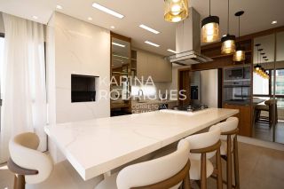 Lindo apartamento finamente mobiliado 4 suítes  e 4 vagas de garagem Quadra Mar na Meia Praia