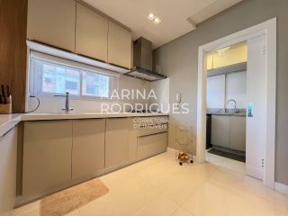 Apartamento 2 suítes + 2 dem-suítes finamente mobiliado com Vista Mar na Meia Praia