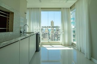 Apartamento 2 suítes + 2 dem-suítes finamente mobiliado com Vista Mar na Meia Praia