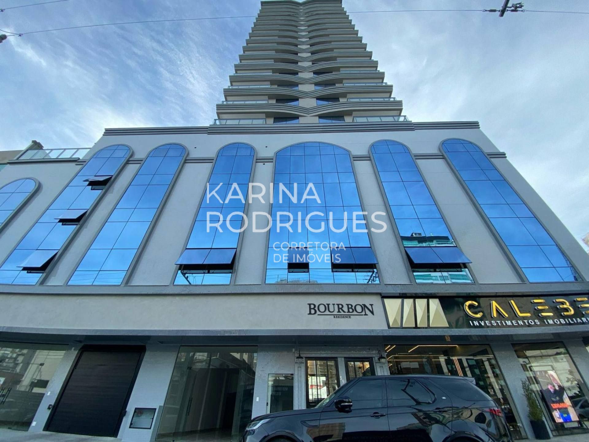 Excelente Apartamento na Meia Praia finamente mobiliado 3 suítes e 2 vagas