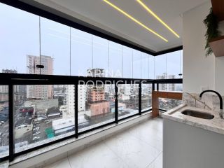 Excelente Apartamento na Meia Praia finamente mobiliado 3 suítes e 2 vagas