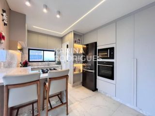 Excelente Apartamento na Meia Praia finamente mobiliado 3 suítes e 2 vagas