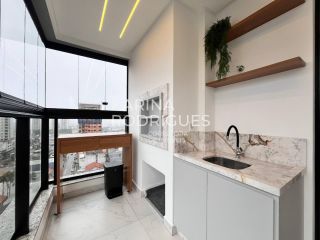 Excelente Apartamento na Meia Praia finamente mobiliado 3 suítes e 2 vagas