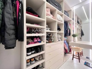 Excelente Apartamento na Meia Praia finamente mobiliado 3 suítes e 2 vagas