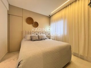 Excelente Apartamento na Meia Praia finamente mobiliado 3 suítes e 2 vagas