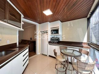 Apartamento Quadra Mar na Meia Praia 3 quartos sendo 1 suíte