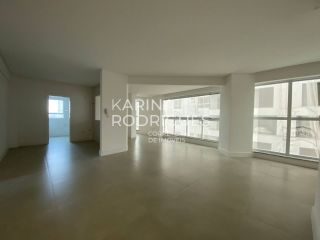Excelente Apartamento 3 suítes e 3 vagas na Meia Praia ampla área de Lazer