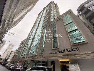 Excelente Apartamento 3 suítes e 3 vagas na Meia Praia ampla área de Lazer