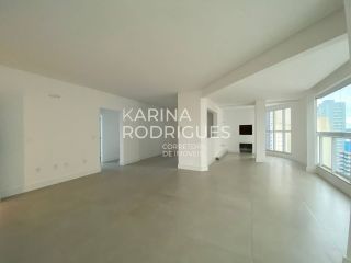 Excelente Apartamento 3 suítes e 3 vagas na Meia Praia ampla área de Lazer
