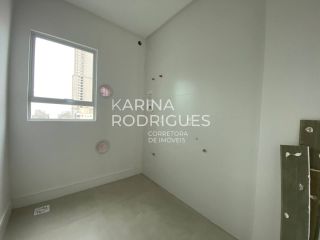 Excelente Apartamento 3 suítes e 3 vagas na Meia Praia ampla área de Lazer