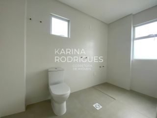 Excelente Apartamento 3 suítes e 3 vagas na Meia Praia ampla área de Lazer