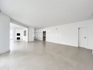 Excelente Apartamento 4 suítes e 4 vagas na Meia Praia ampla área de Lazer
