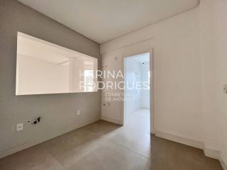 Excelente Apartamento 4 suítes e 4 vagas na Meia Praia ampla área de Lazer
