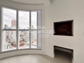 Excelente Apartamento 4 suítes e 4 vagas na Meia Praia ampla área de Lazer