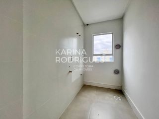Excelente Apartamento 4 suítes e 4 vagas na Meia Praia ampla área de Lazer