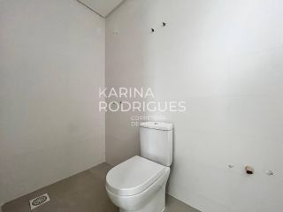 Excelente Apartamento 4 suítes e 4 vagas na Meia Praia ampla área de Lazer