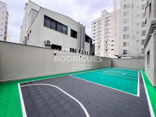 Excelente Apartamento 4 suítes e 4 vagas na Meia Praia ampla área de Lazer