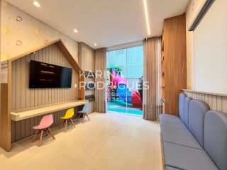 Excelente Apartamento 4 suítes e 4 vagas na Meia Praia ampla área de Lazer