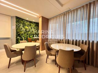 Excelente Apartamento 4 suítes e 4 vagas na Meia Praia ampla área de Lazer