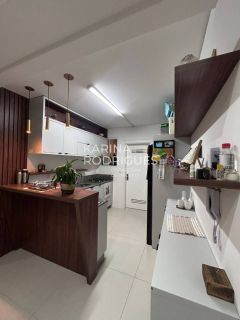 Apartamento 3 suítes e 2 vagas em Meia Praia ampla área de lazer