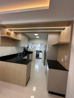 Apartamento Mobiliado  3 suítes e 2 vagas em Meia Praia ampla área de lazer