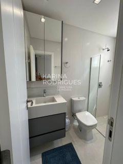 Apartamento Mobiliado  3 suítes e 2 vagas em Meia Praia ampla área de lazer
