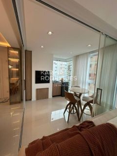 Apartamento Mobiliado  3 suítes e 2 vagas em Meia Praia ampla área de lazer