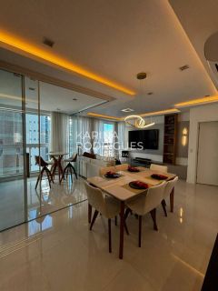 Apartamento Mobiliado  3 suítes e 2 vagas em Meia Praia ampla área de lazer