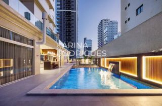 Apartamento Mobiliado  3 suítes e 2 vagas em Meia Praia ampla área de lazer