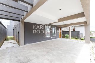 Casa em Curitiba 3 suítes + 1 dormitório e 3 vagas de Garagem Condomínio Fechado ( Avalia Permuta por imóvel em Itapema)