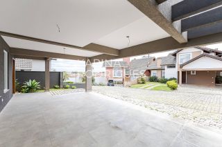 Casa em Curitiba 3 suítes + 1 dormitório e 3 vagas de Garagem Condomínio Fechado ( Avalia Permuta por imóvel em Itapema)