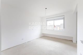 Casa em Curitiba 3 suítes + 1 dormitório e 3 vagas de Garagem Condomínio Fechado ( Avalia Permuta por imóvel em Itapema)