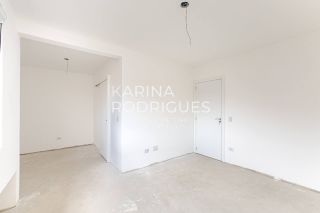 Casa em Curitiba 3 suítes + 1 dormitório e 3 vagas de Garagem Condomínio Fechado ( Avalia Permuta por imóvel em Itapema)