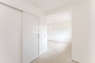 Casa em Curitiba 3 suítes + 1 dormitório e 3 vagas de Garagem Condomínio Fechado ( Avalia Permuta por imóvel em Itapema)