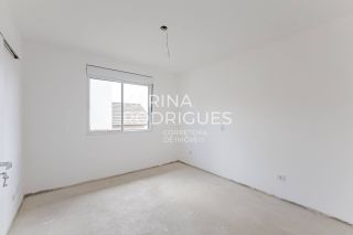 Casa em Curitiba 3 suítes + 1 dormitório e 3 vagas de Garagem Condomínio Fechado ( Avalia Permuta por imóvel em Itapema)