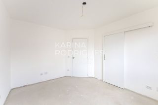 Casa em Curitiba 3 suítes + 1 dormitório e 3 vagas de Garagem Condomínio Fechado ( Avalia Permuta por imóvel em Itapema)