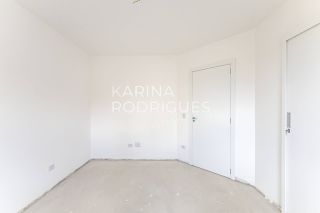 Casa em Curitiba 3 suítes + 1 dormitório e 3 vagas de Garagem Condomínio Fechado ( Avalia Permuta por imóvel em Itapema)