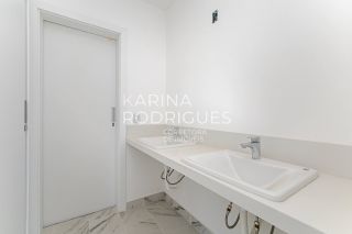 Casa em Curitiba 3 suítes + 1 dormitório e 3 vagas de Garagem Condomínio Fechado ( Avalia Permuta por imóvel em Itapema)