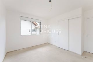 Casa em Curitiba 3 suítes + 1 dormitório e 3 vagas de Garagem Condomínio Fechado ( Avalia Permuta por imóvel em Itapema)