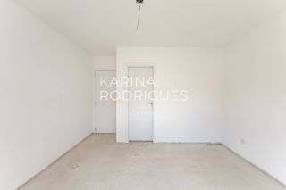 Casa em Curitiba 3 suítes + 1 dormitório e 3 vagas de Garagem Condomínio Fechado ( Avalia Permuta por imóvel em Itapema)