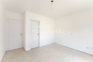 Casa em Curitiba 3 suítes + 1 dormitório e 3 vagas de Garagem Condomínio Fechado ( Avalia Permuta por imóvel em Itapema)