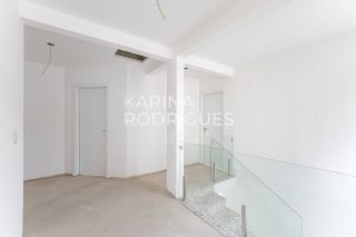 Casa em Curitiba 3 suítes + 1 dormitório e 3 vagas de Garagem Condomínio Fechado ( Avalia Permuta por imóvel em Itapema)