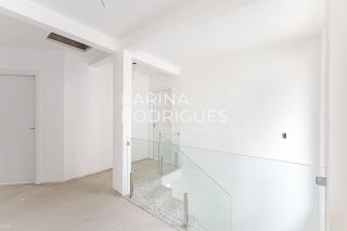 Casa em Curitiba 3 suítes + 1 dormitório e 3 vagas de Garagem Condomínio Fechado ( Avalia Permuta por imóvel em Itapema)